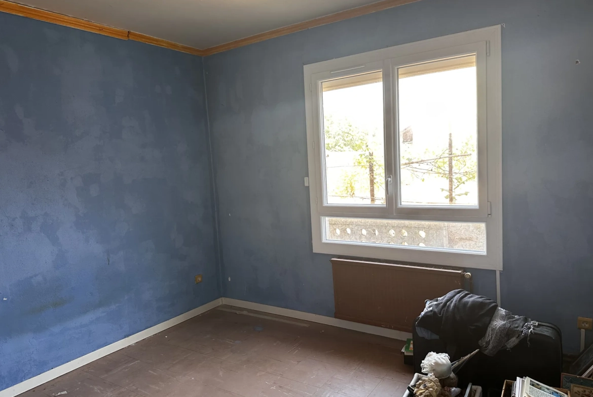 Maison de plain-pied à Trebes avec 4 chambres, grand potentiel 