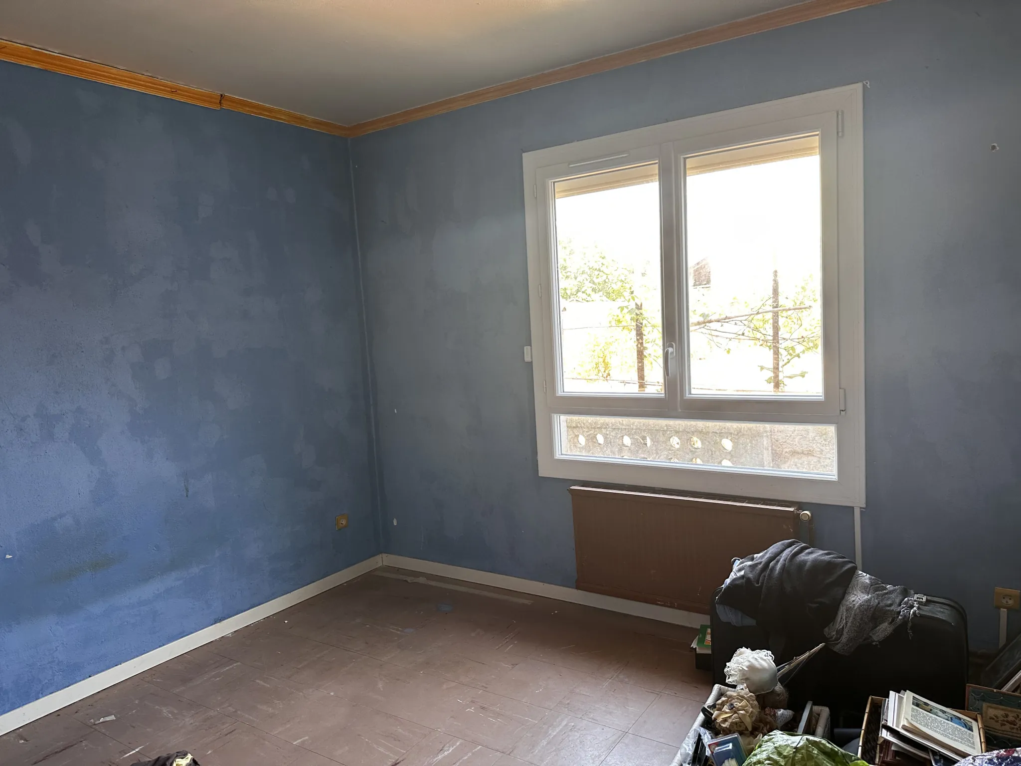 Maison de plain-pied à Trebes avec 4 chambres, grand potentiel 