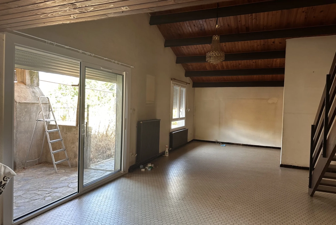 Maison de plain-pied à Trebes avec 4 chambres, grand potentiel 