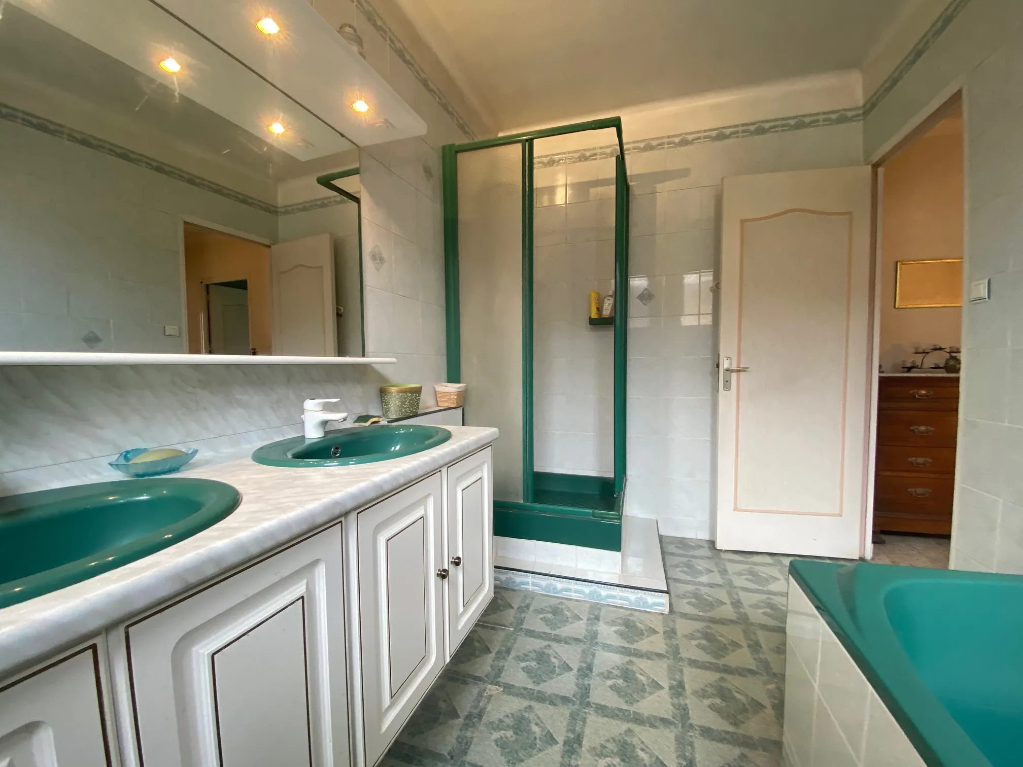 Maison de village à rénover de 178 m² à Caderousse, centre-ville 