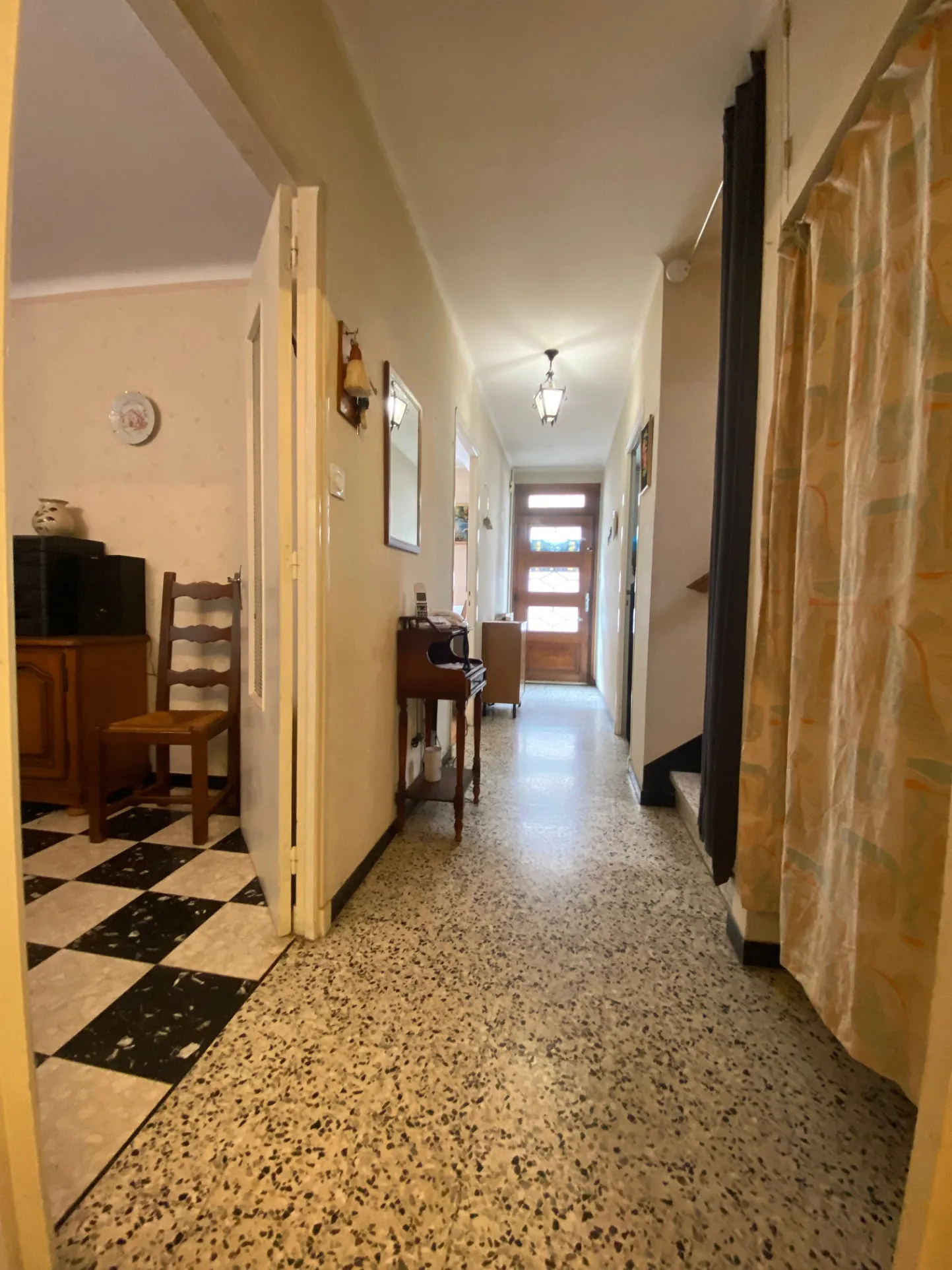 Maison de village à rénover de 178 m² à Caderousse, centre-ville 