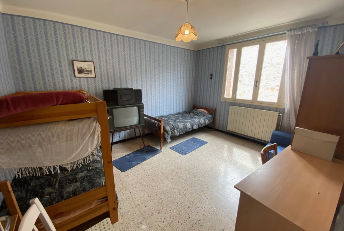 Maison de village à rénover de 178 m² à Caderousse, centre-ville 