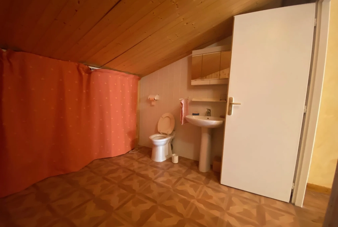 Maison de village à rénover de 178 m² à Caderousse, centre-ville 