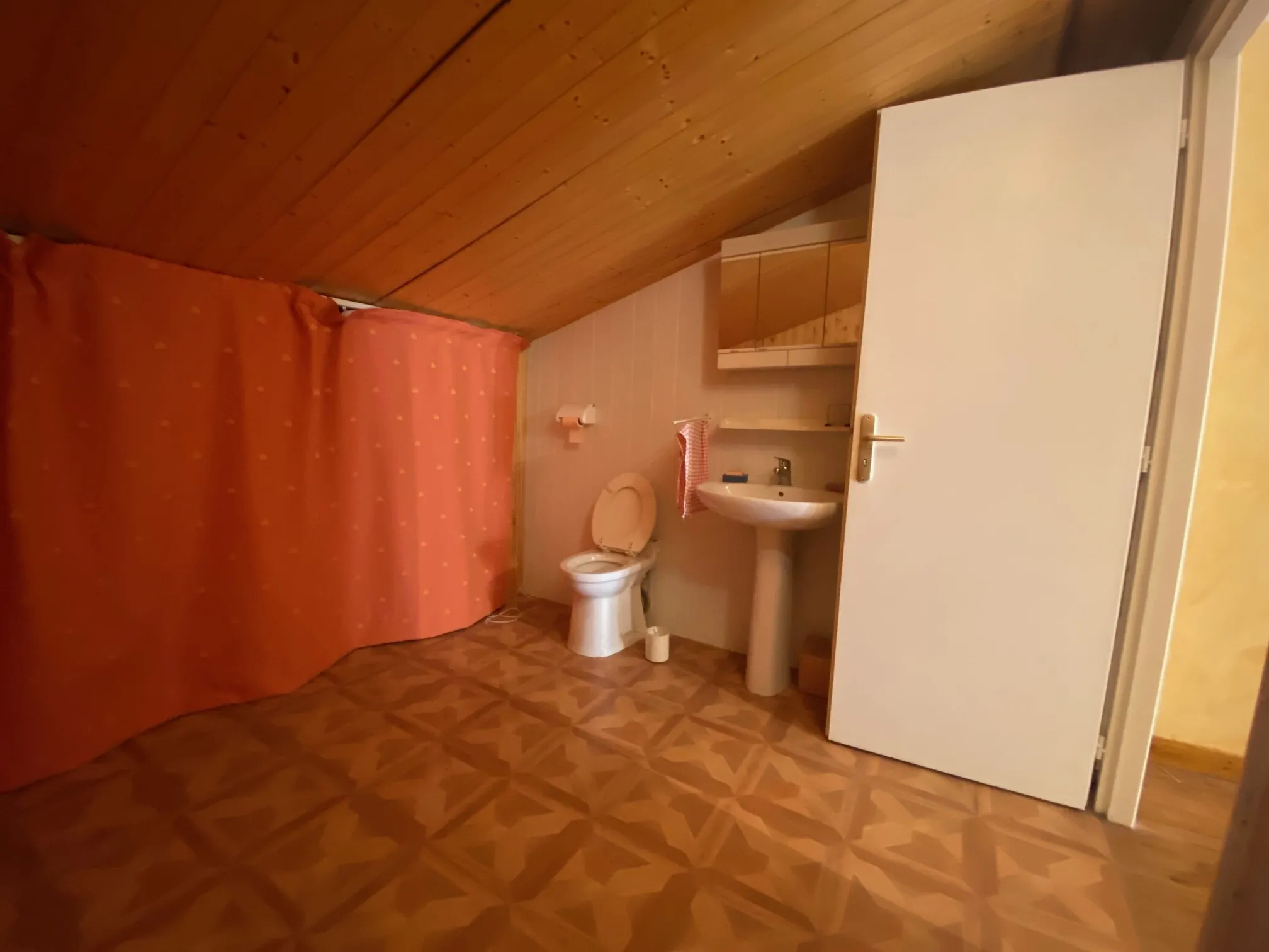 Maison de village à rénover de 178 m² à Caderousse, centre-ville 