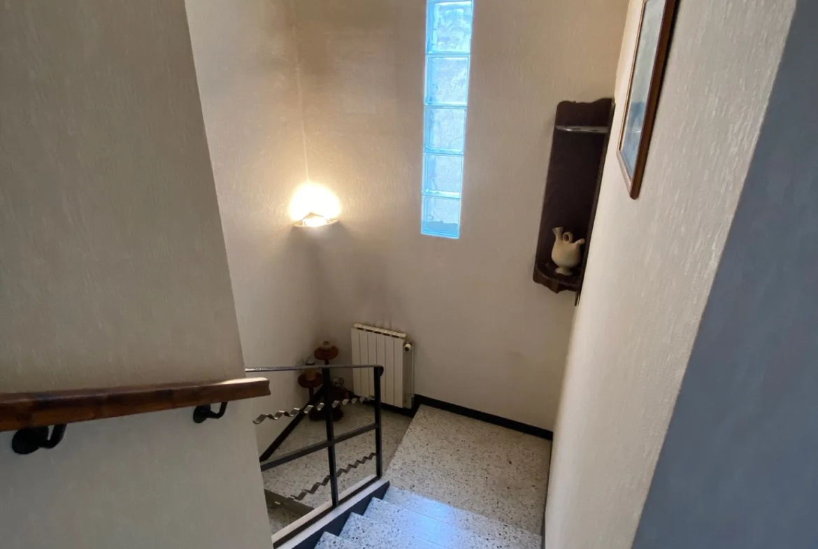 Maison de village à rénover de 178 m² à Caderousse, centre-ville 