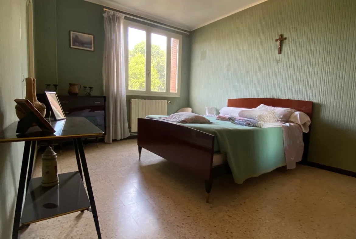 Maison de village à rénover de 178 m² à Caderousse, centre-ville 