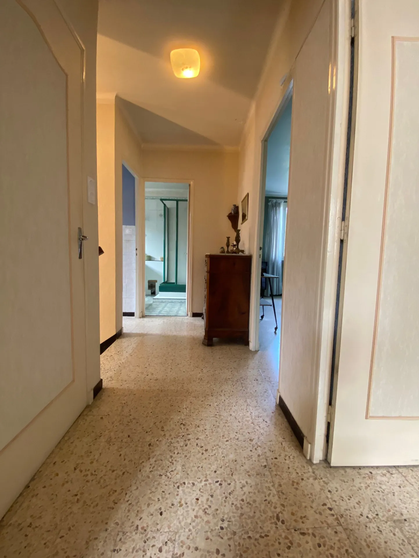 Maison de village à rénover de 178 m² à Caderousse, centre-ville 