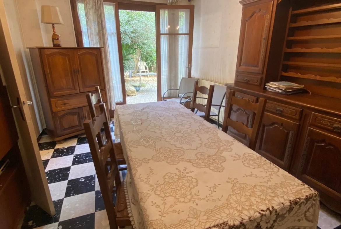 Maison de village à rénover de 178 m² à Caderousse, centre-ville 