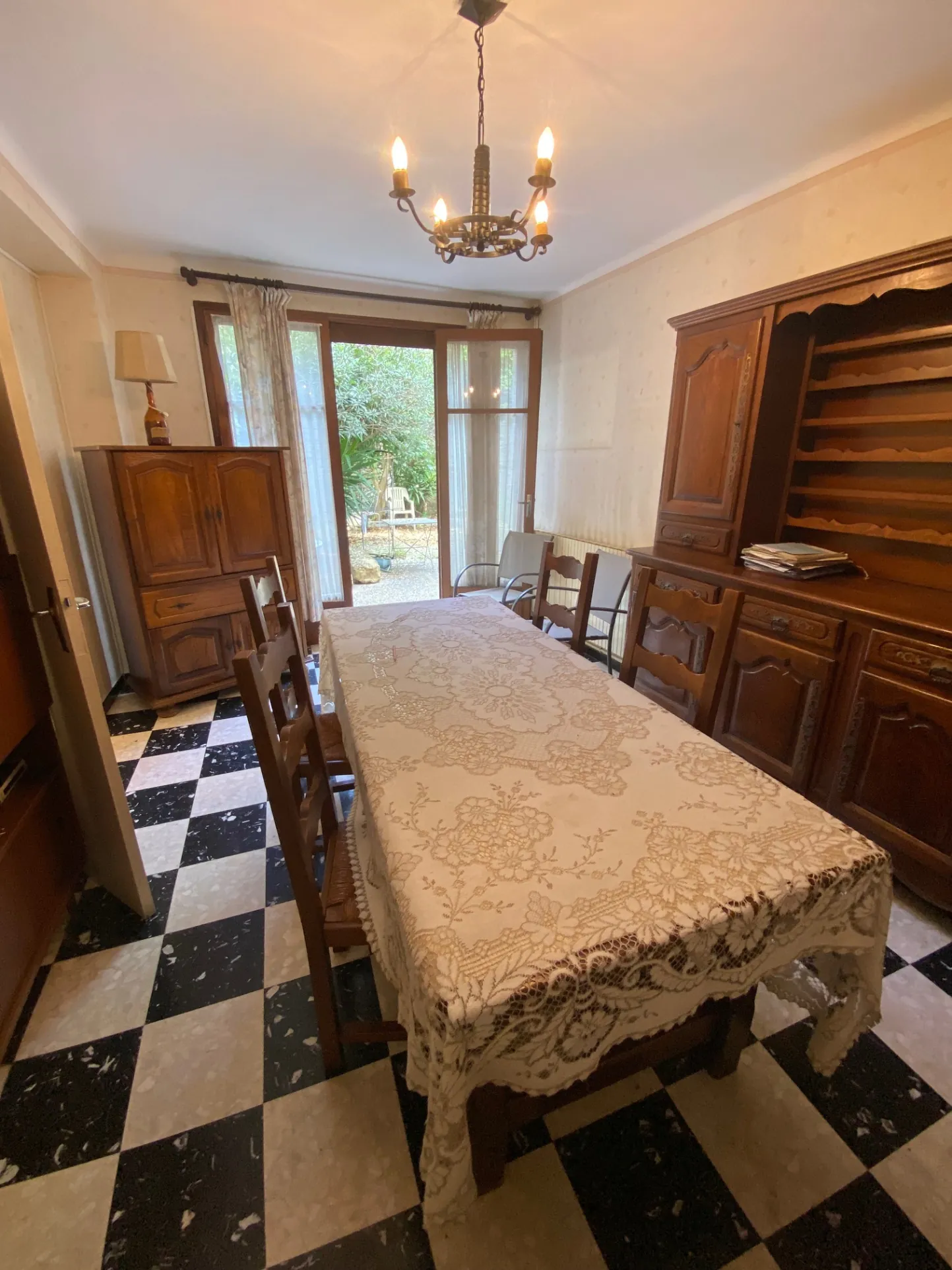 Maison de village à rénover de 178 m² à Caderousse, centre-ville 