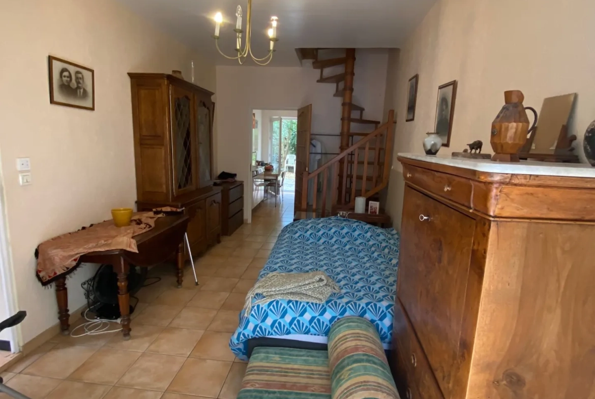 Maison de village à rénover de 178 m² à Caderousse, centre-ville 