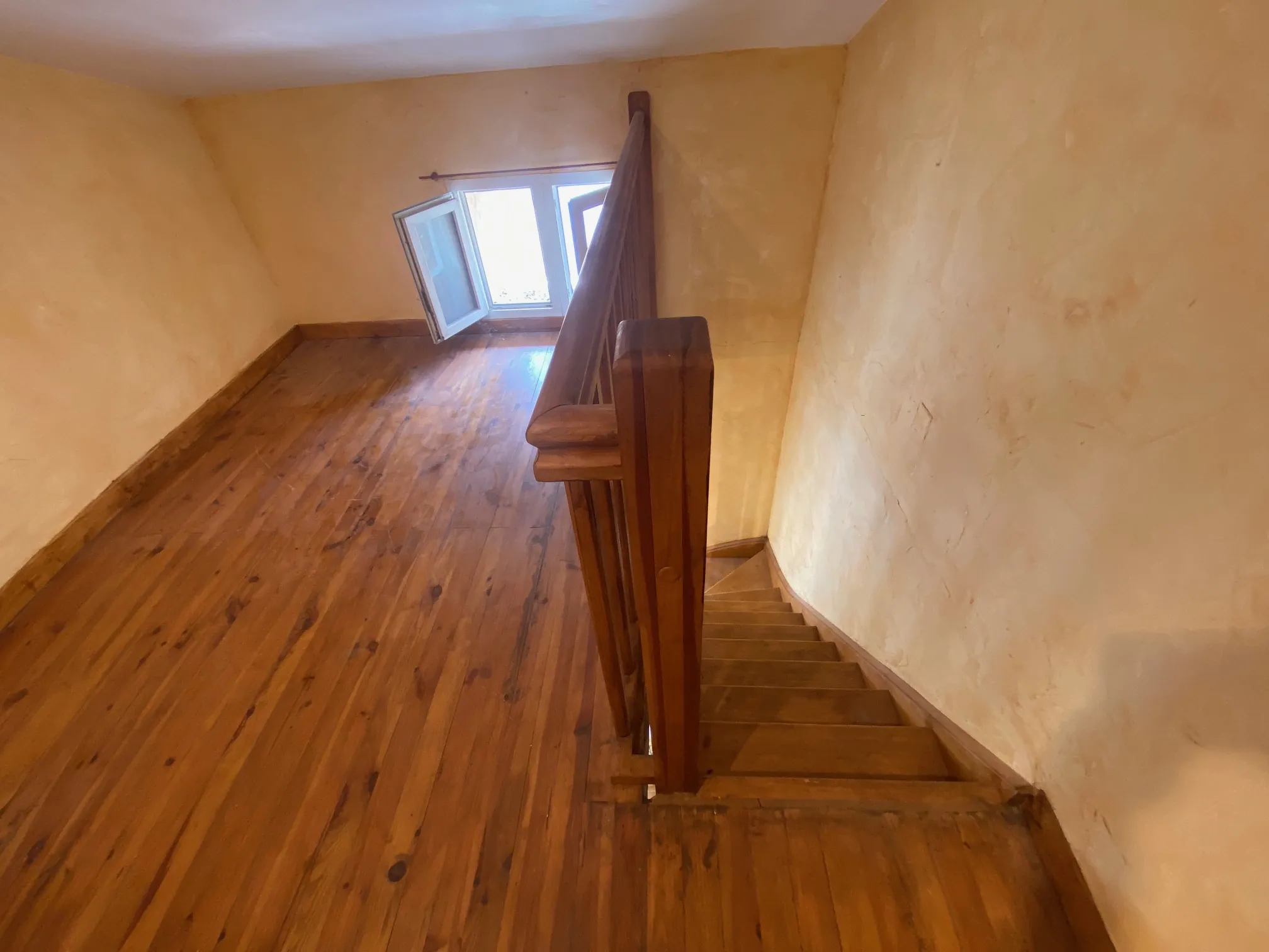 Maison de village à rénover de 178 m² à Caderousse, centre-ville 