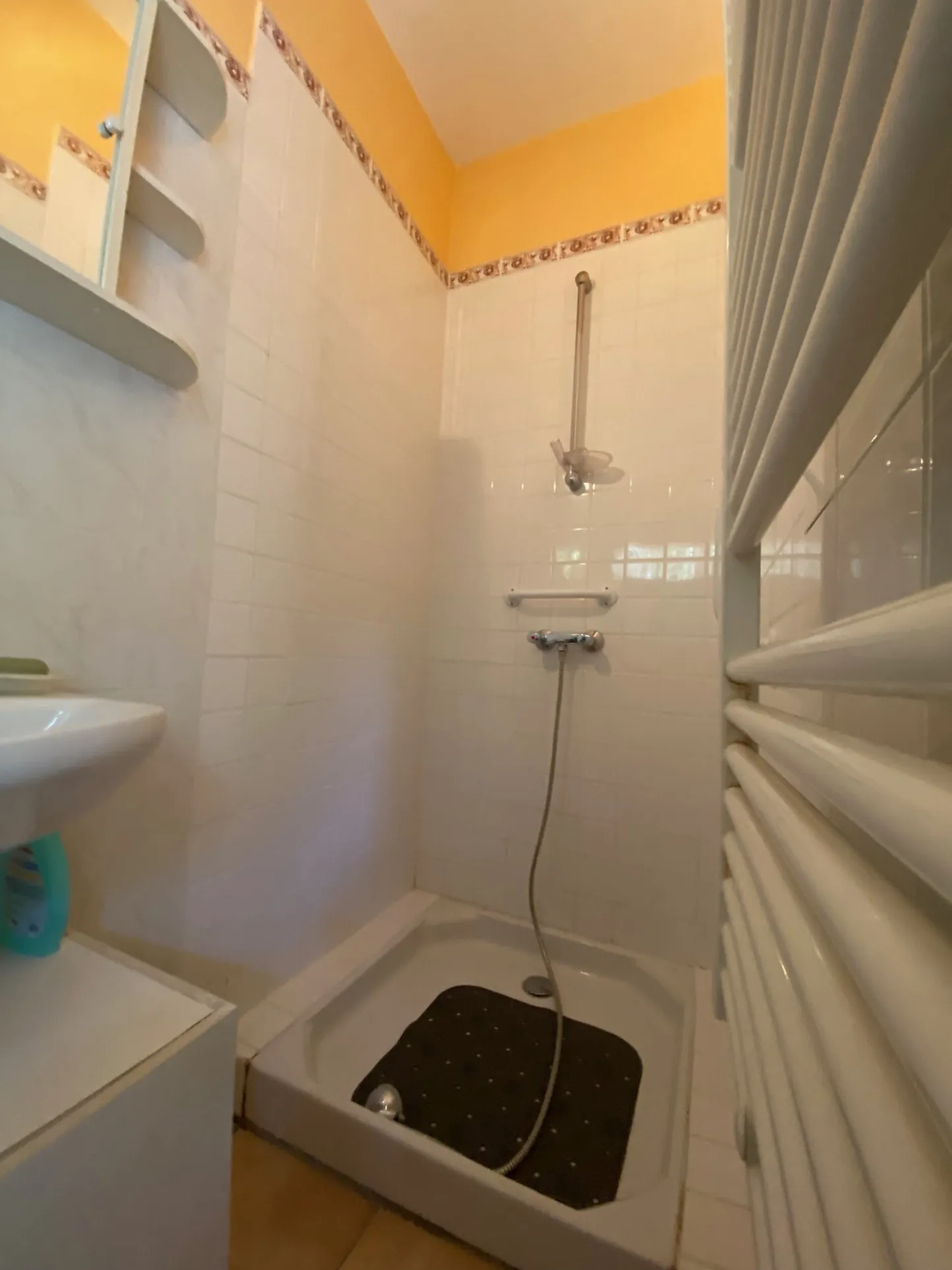 Maison de village à rénover de 178 m² à Caderousse, centre-ville 