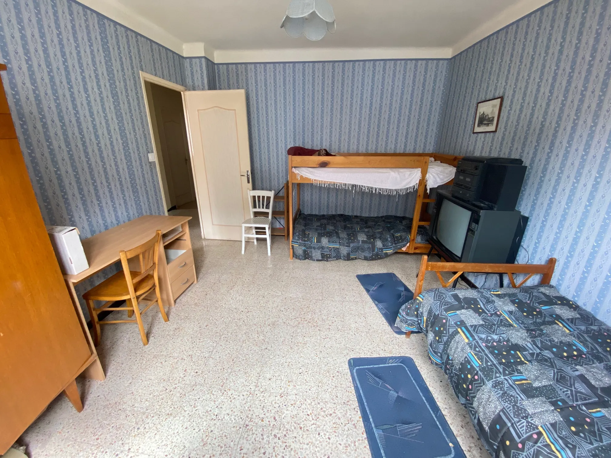 Maison de village à rénover de 178 m² à Caderousse, centre-ville 
