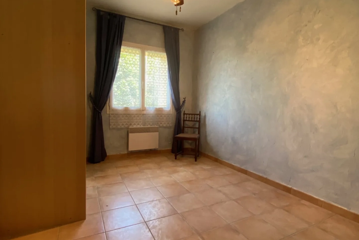 Maison de village à rénover de 178 m² à Caderousse, centre-ville 