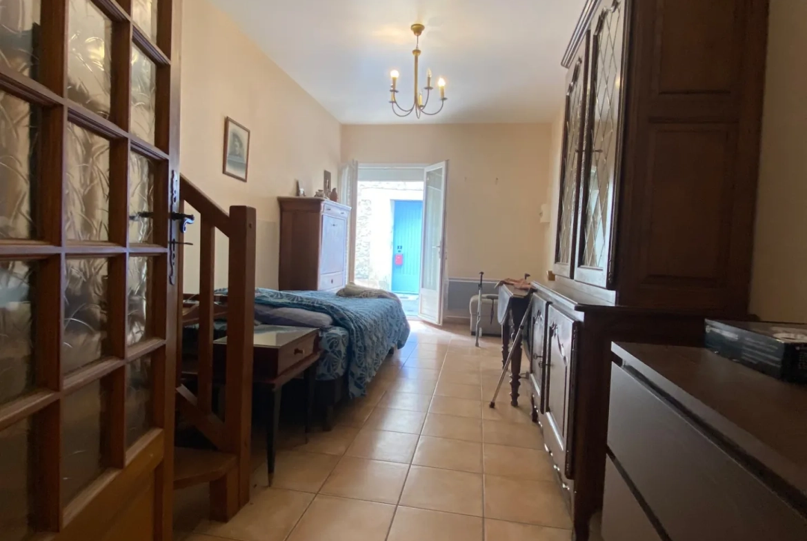 Maison de village à rénover de 178 m² à Caderousse, centre-ville 