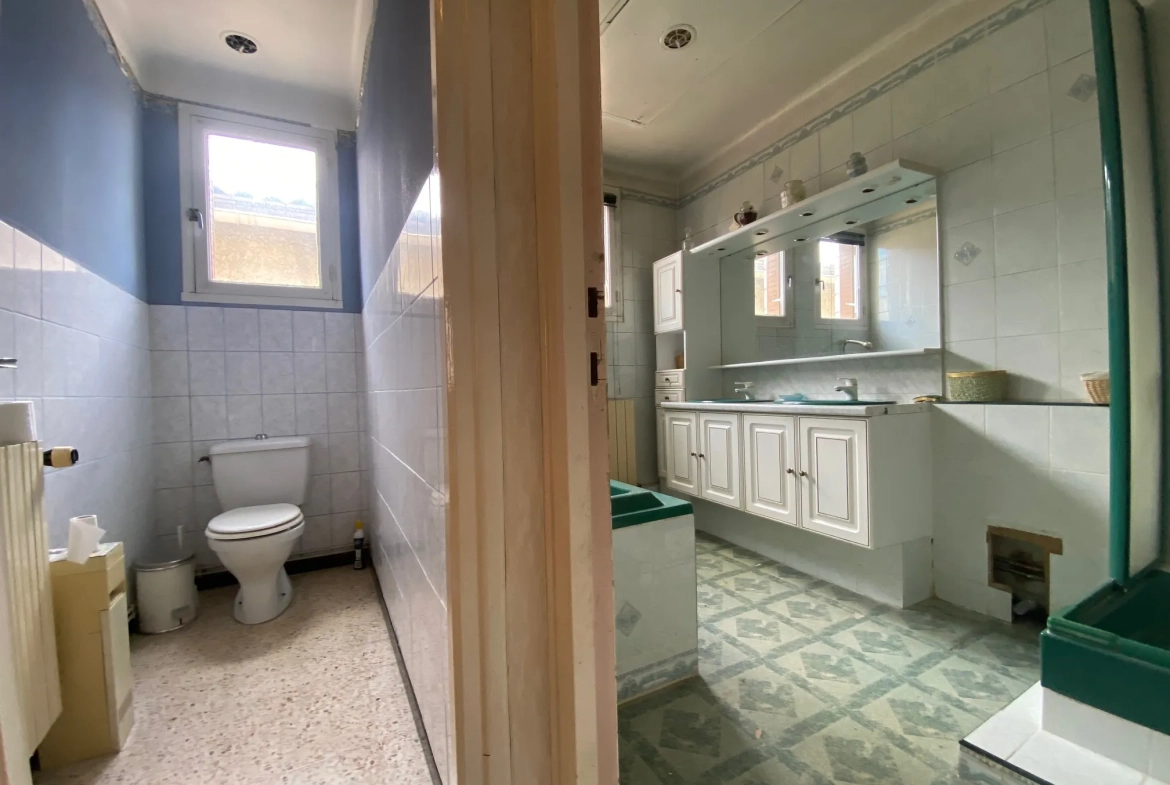 Maison de village à rénover de 178 m² à Caderousse, centre-ville 
