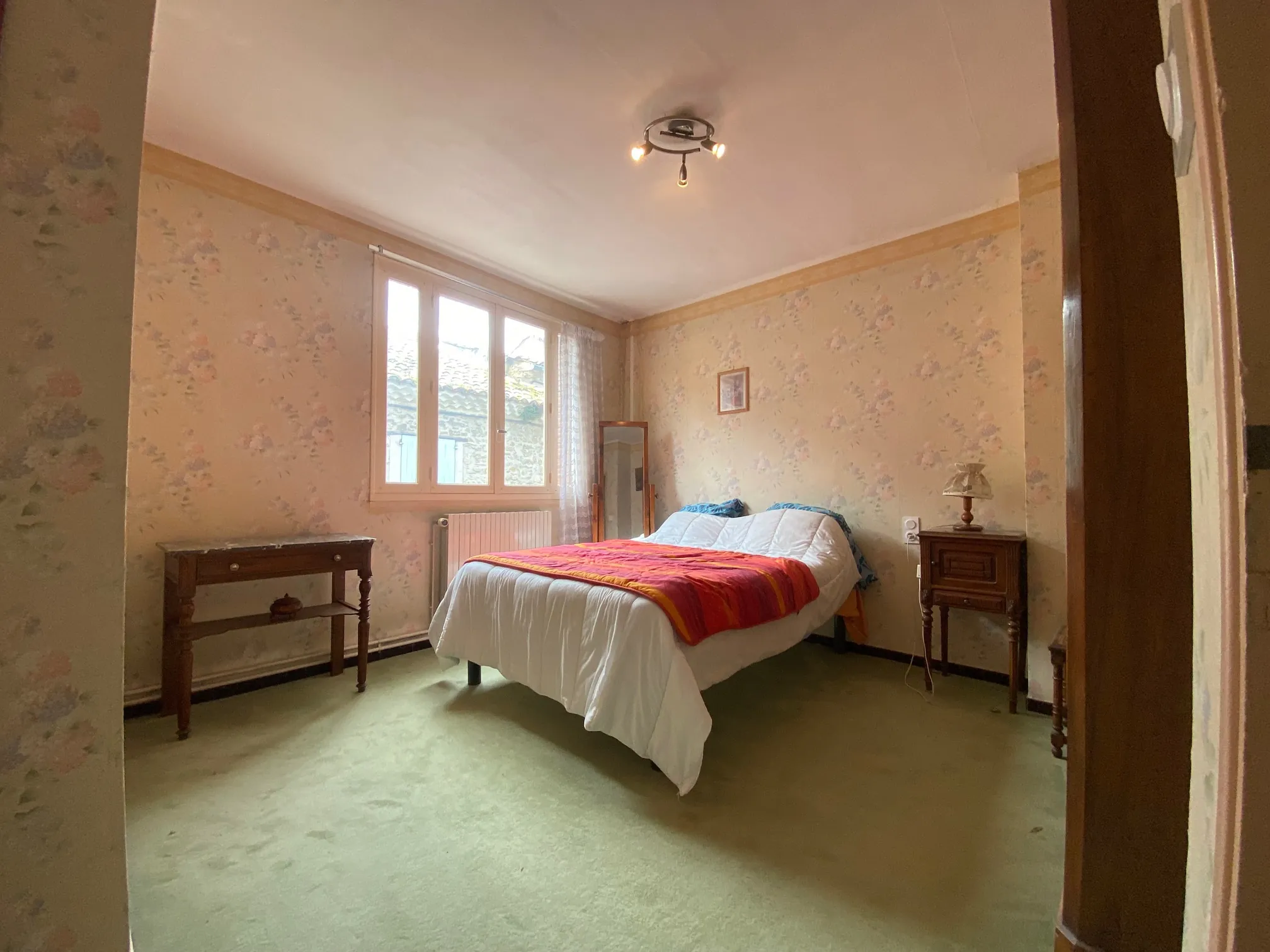 Maison de village à rénover de 178 m² à Caderousse, centre-ville 