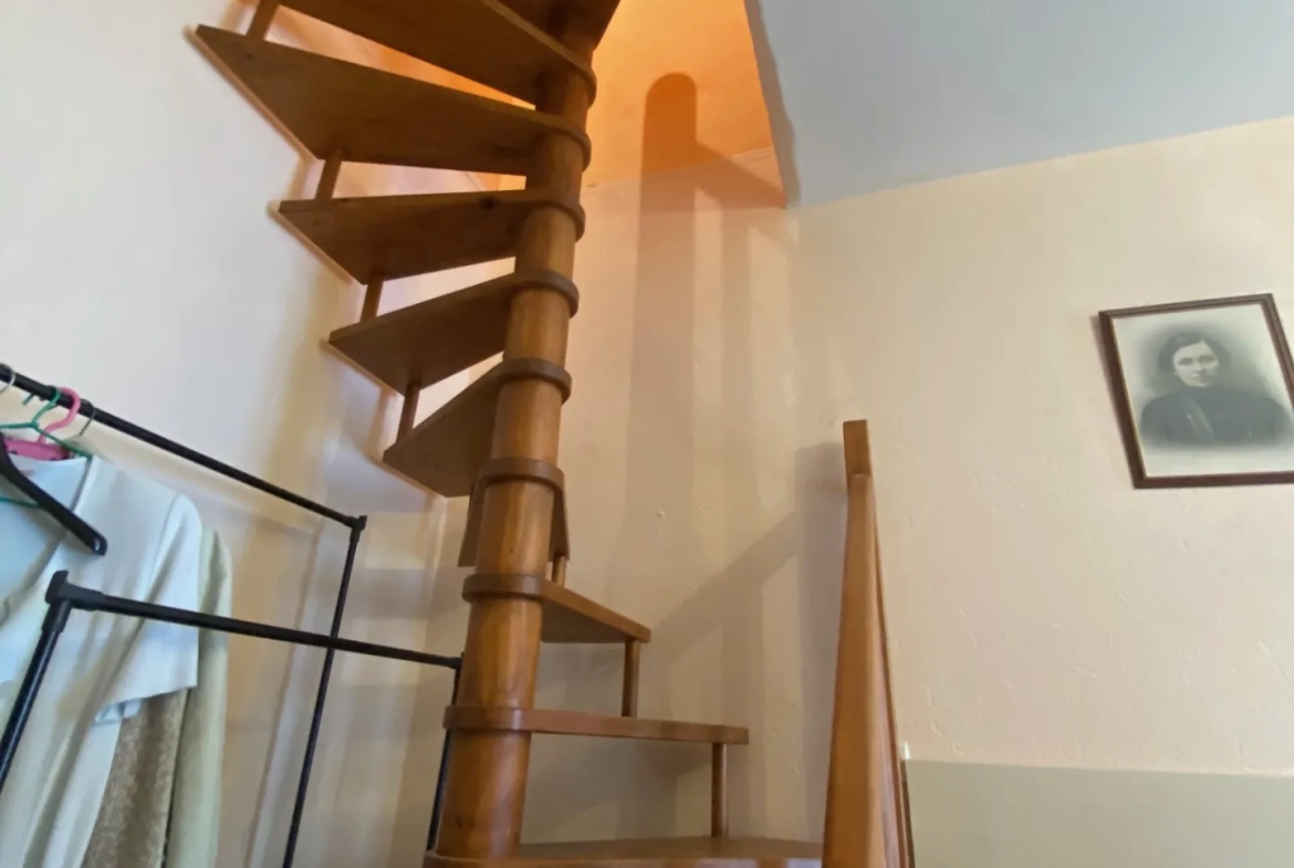 Maison de village à rénover de 178 m² à Caderousse, centre-ville 
