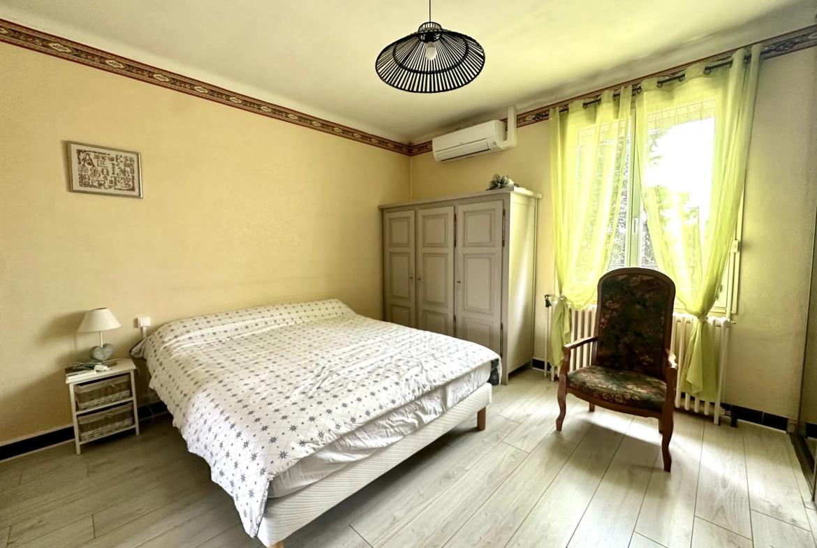 Charmante maison de ville avec jardin, garage et 5 chambres à Carcassonne 
