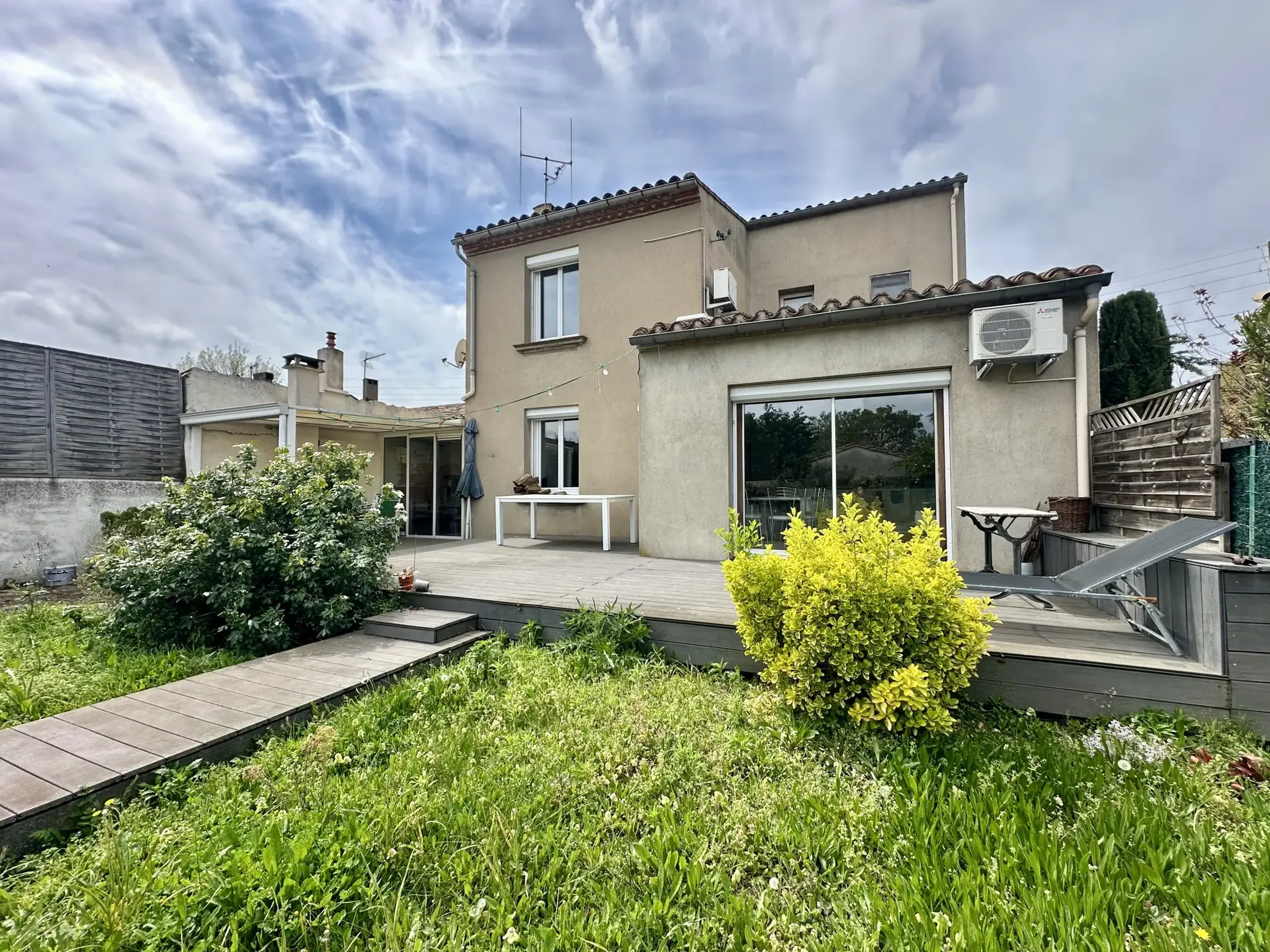 Charmante maison de ville avec jardin, garage et 5 chambres à Carcassonne 