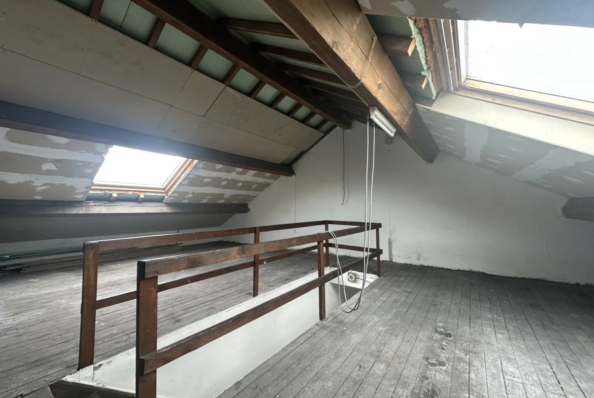 Maison rénovée proche frontière luxembourgeoise avec terrasse et potentiel d'aménagement 