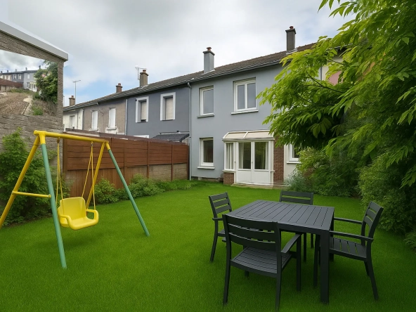 Maison rénovée proche frontière luxembourgeoise avec terrasse et potentiel d'aménagement