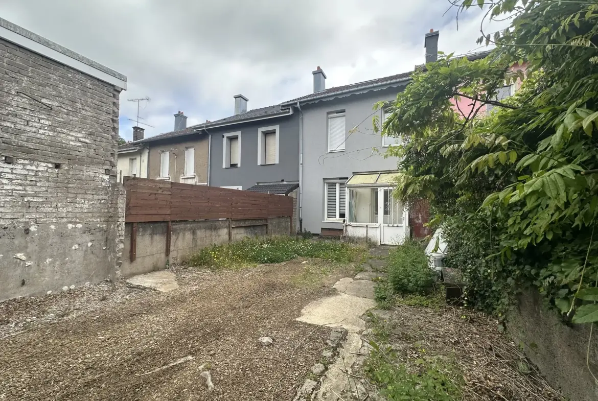 Maison rénovée proche frontière luxembourgeoise avec terrasse et potentiel d'aménagement 