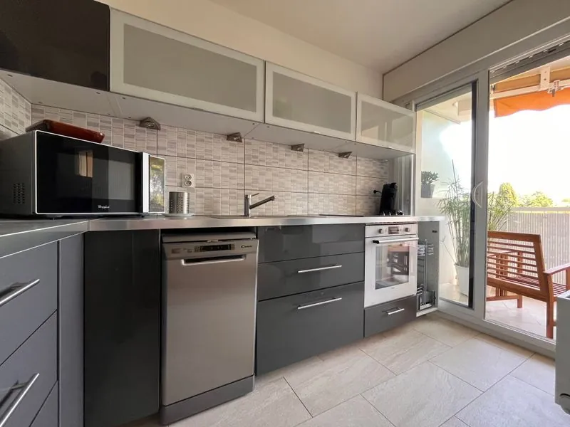 Appartement T3 rénové avec terrasse, cave et box à Montpellier – Résidence calme 