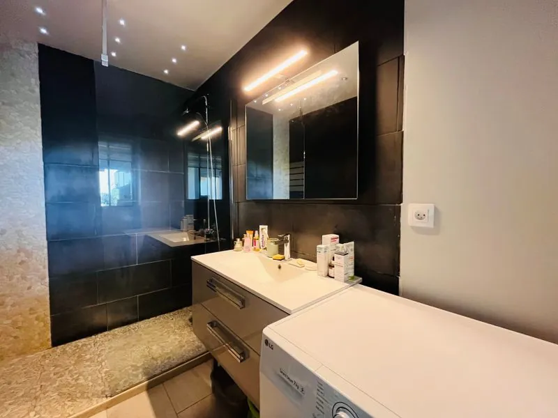Appartement T3 rénové avec terrasse, cave et box à Montpellier – Résidence calme 