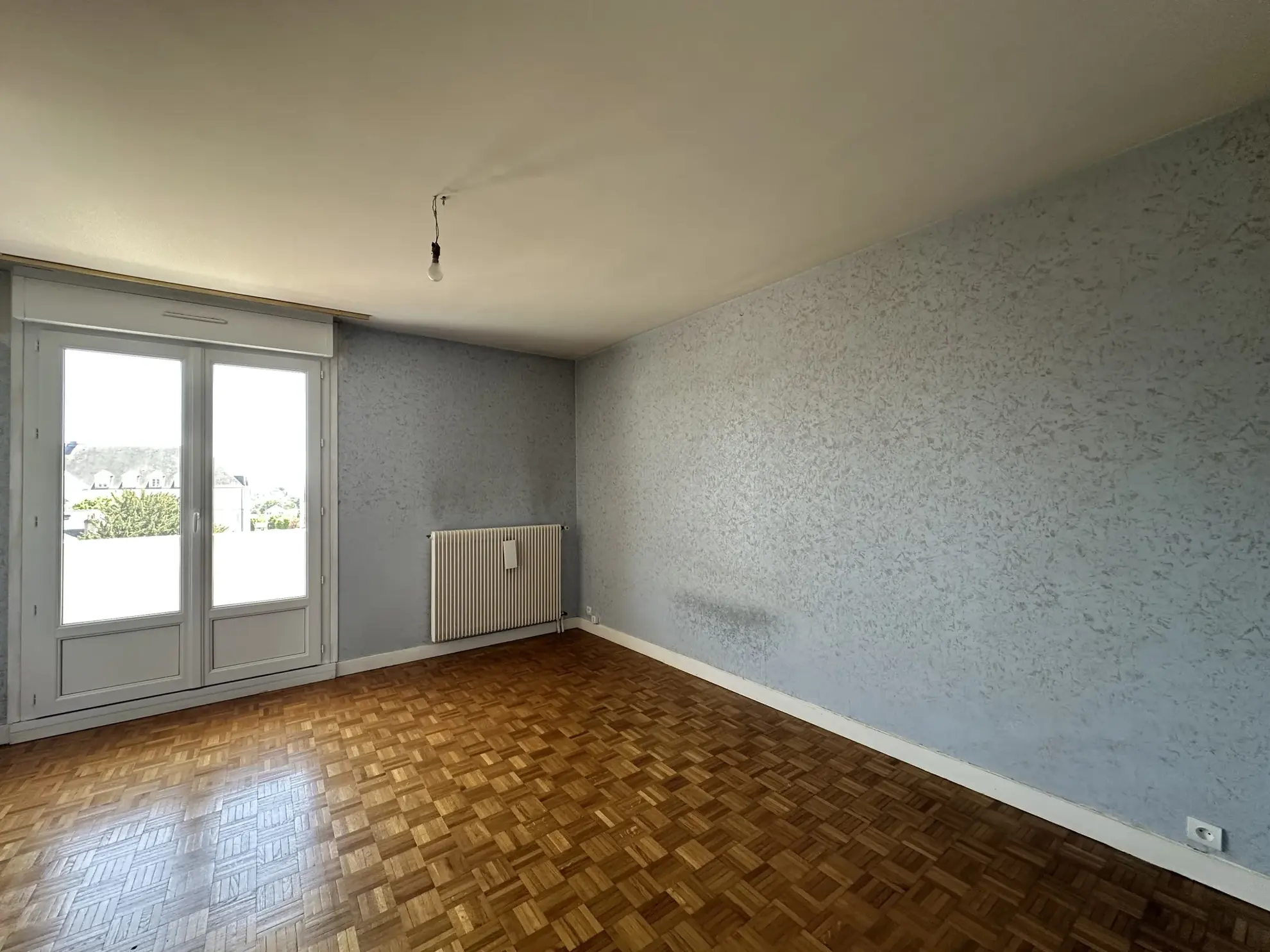 Appartement T3 dernier étage avec grand balcon face tramway au Le Mans 