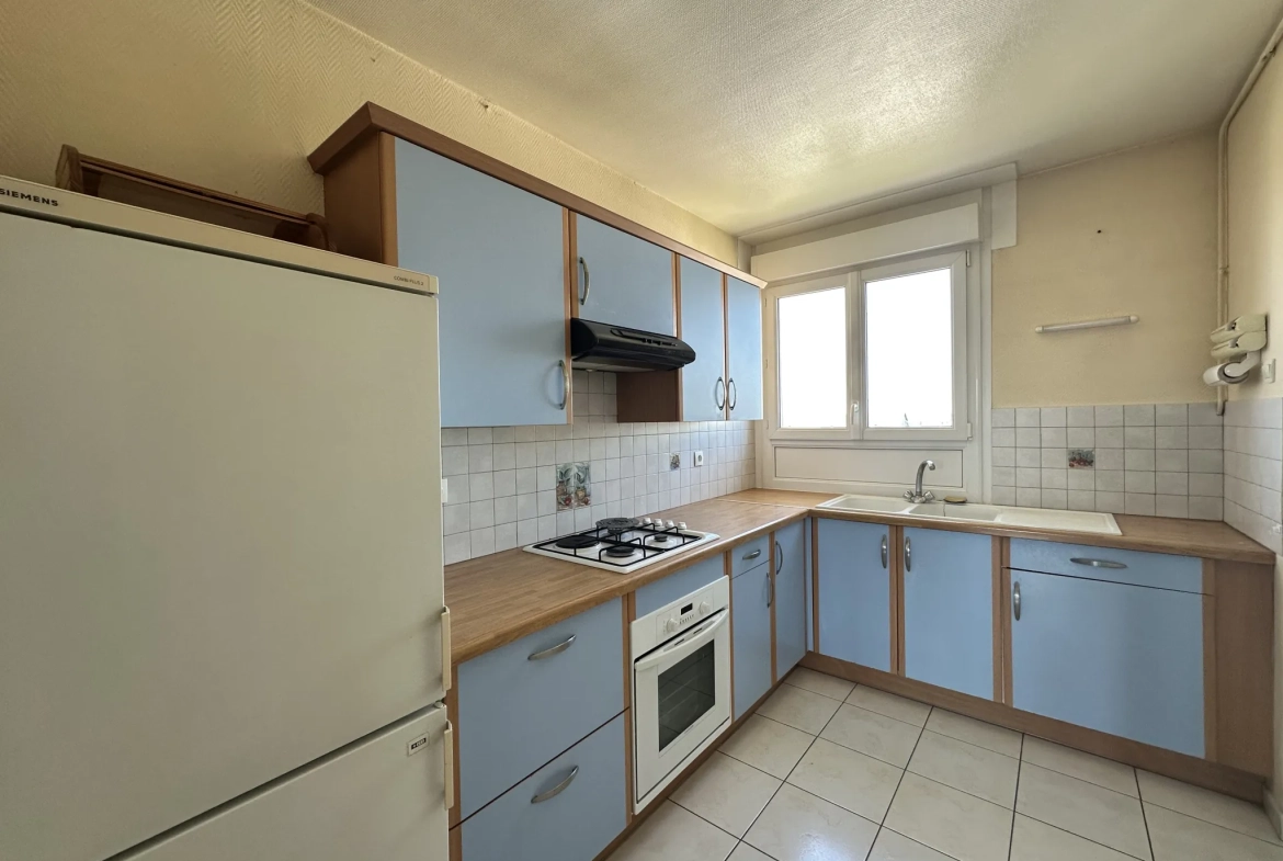 Appartement T3 dernier étage avec grand balcon face tramway au Le Mans 
