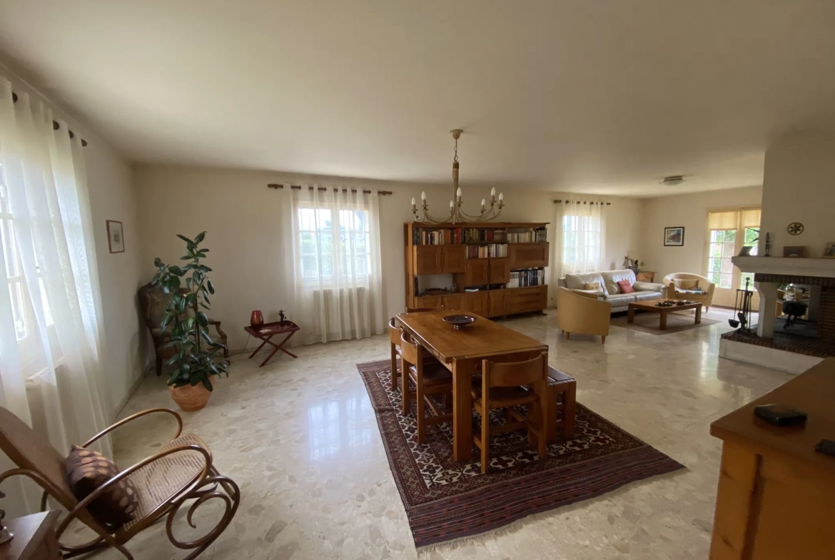 Villa à La Réole proche centre-ville avec 4 chambres et grand jardin 