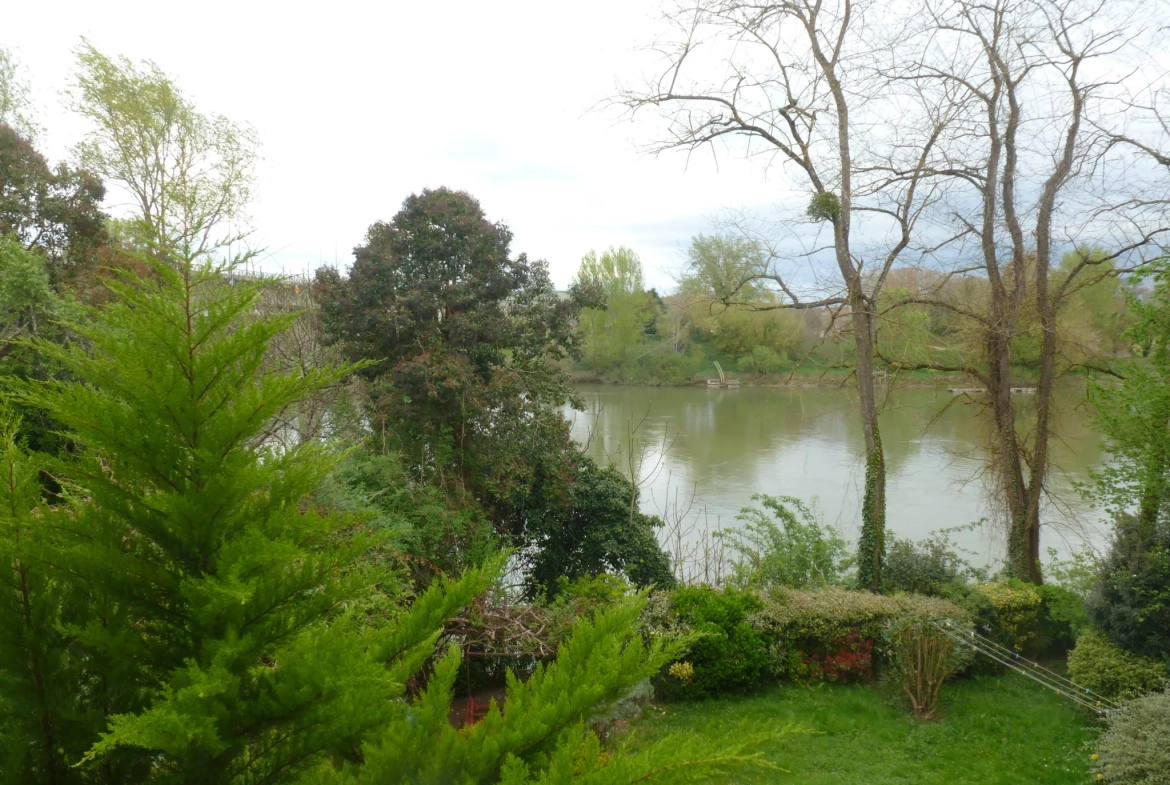 Vente ensemble immobilier à Langon avec maison, appartement, dépendance et vue sur la Garonne 