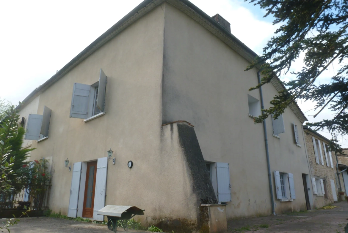 Vente ensemble immobilier à Langon avec maison, appartement, dépendance et vue sur la Garonne 