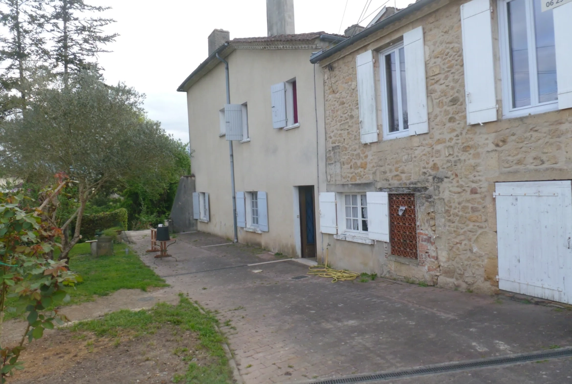Vente ensemble immobilier à Langon avec maison, appartement, dépendance et vue sur la Garonne 