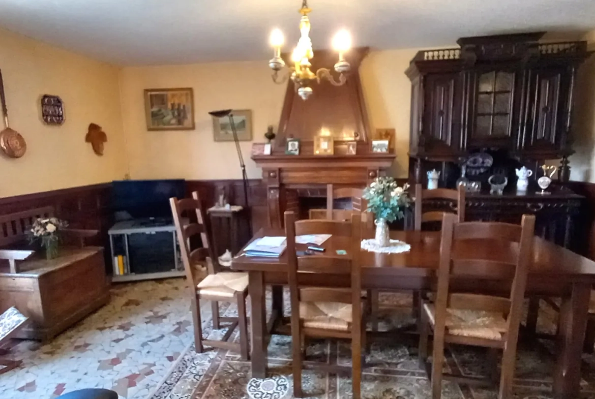 Maison de bourg en pierre avec 4 chambres à Bourganeuf, 160m² à rafraîchir 
