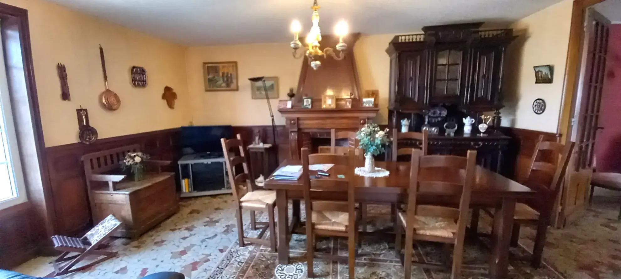 Maison de bourg en pierre avec 4 chambres à Bourganeuf, 160m² à rafraîchir 