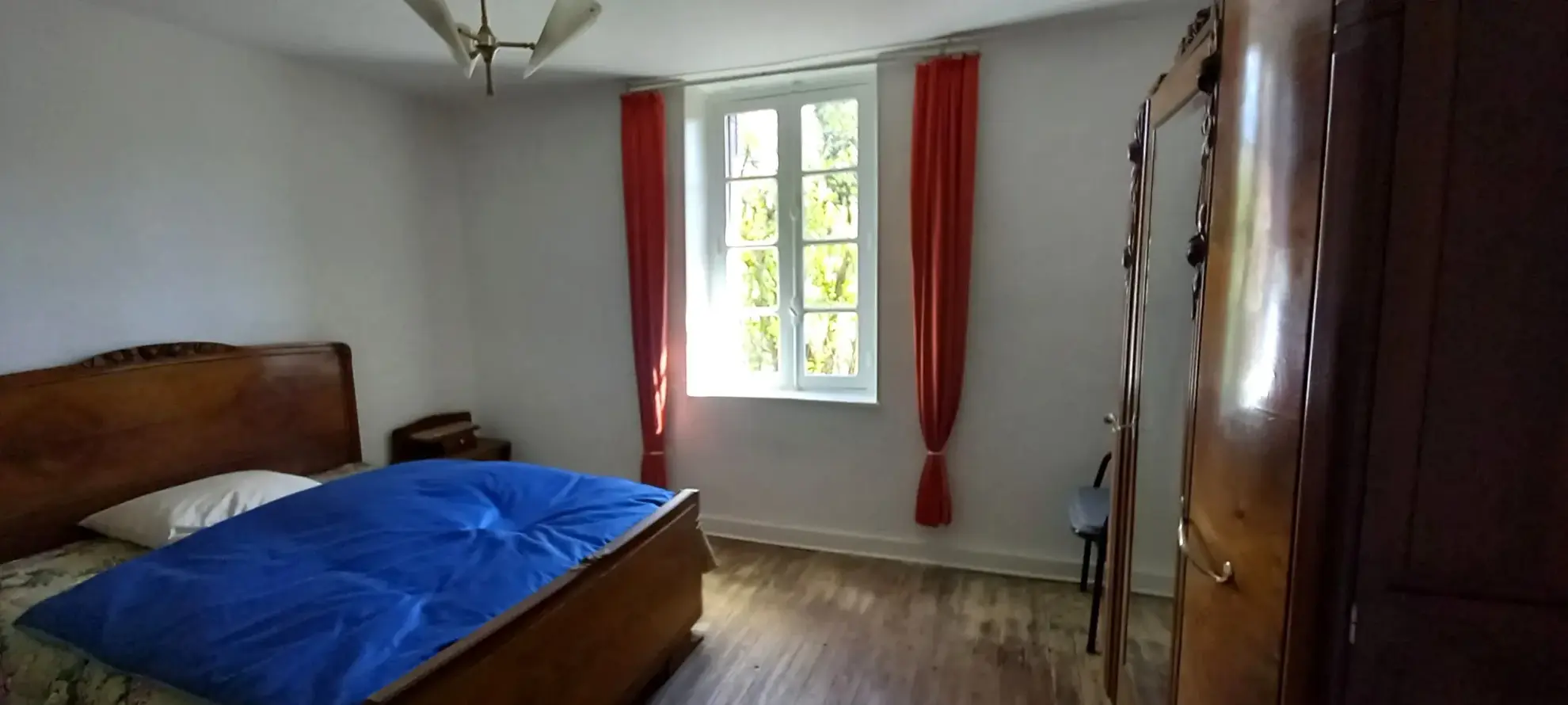 Maison de bourg en pierre avec 4 chambres à Bourganeuf, 160m² à rafraîchir 