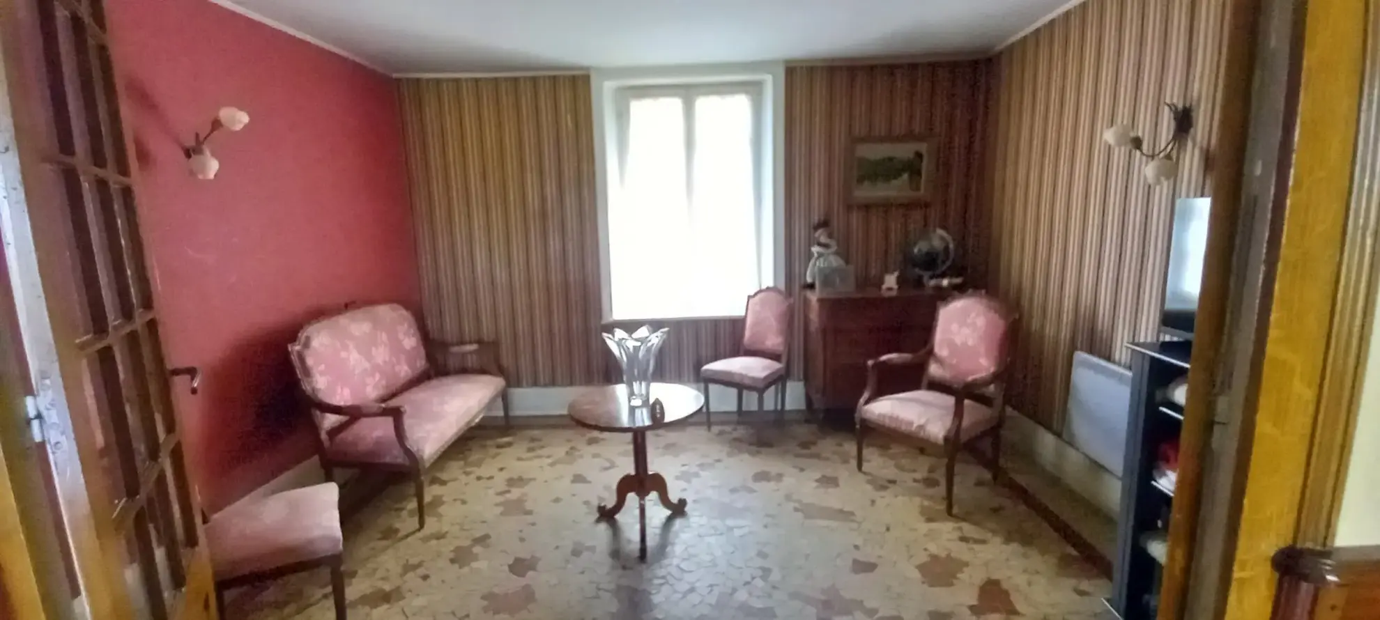 Maison de bourg en pierre avec 4 chambres à Bourganeuf, 160m² à rafraîchir 