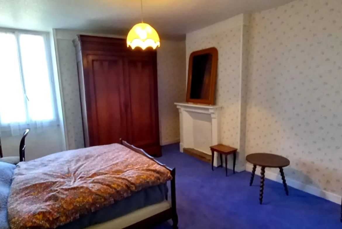 Maison de bourg en pierre avec 4 chambres à Bourganeuf, 160m² à rafraîchir 