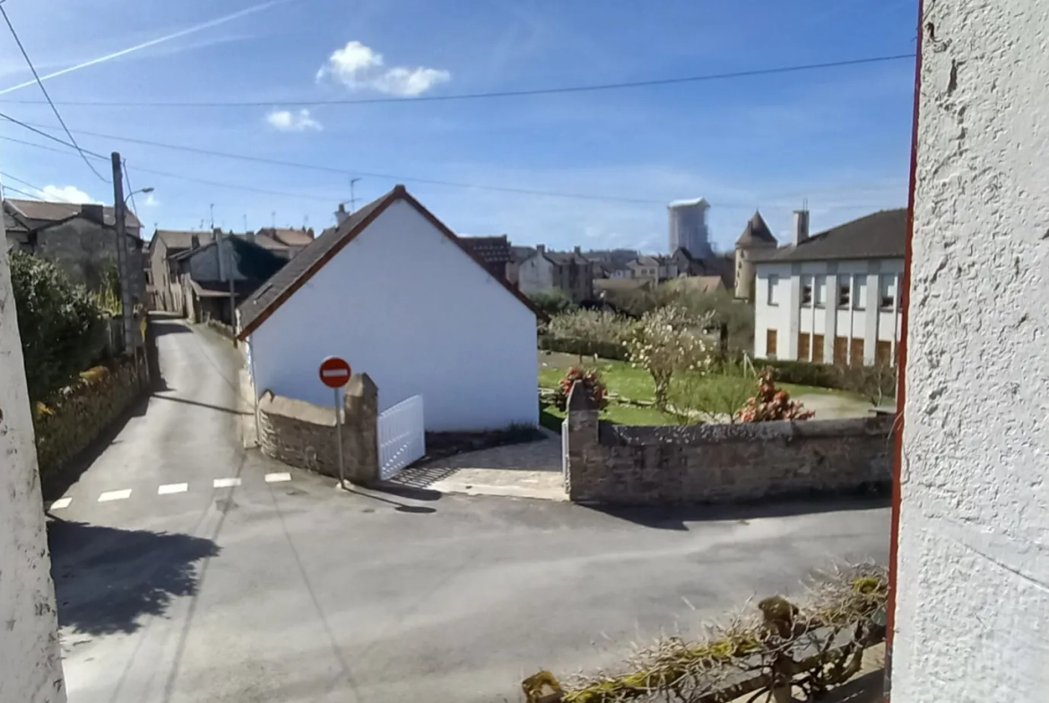 Maison de bourg en pierre avec 4 chambres à Bourganeuf, 160m² à rafraîchir 