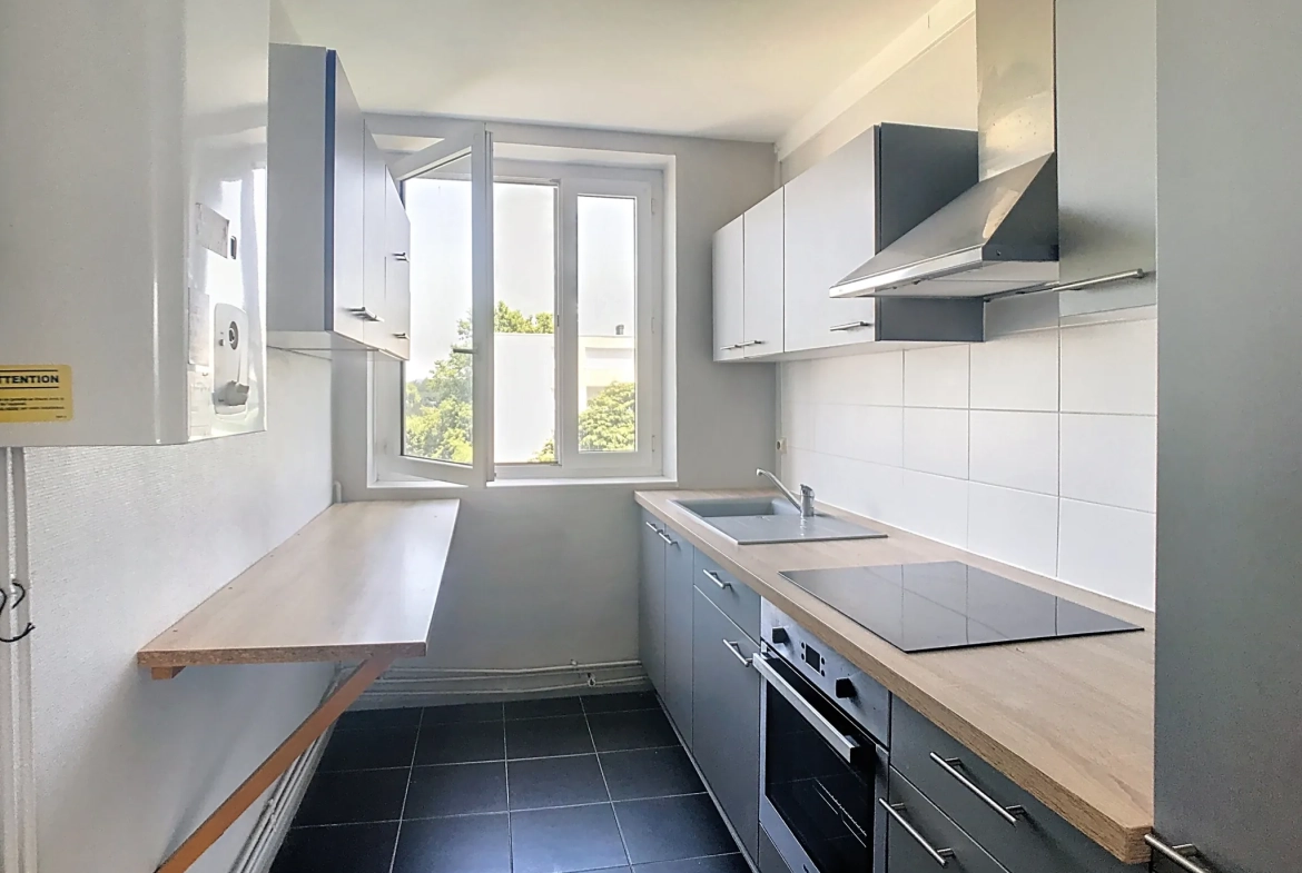 Appartement T3 lumineux avec balcon à Mourenx - Bon état, emplacement privilégié 