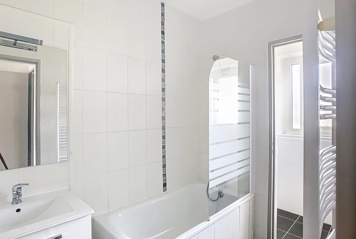 Appartement T3 lumineux avec balcon à Mourenx - Bon état, emplacement privilégié 
