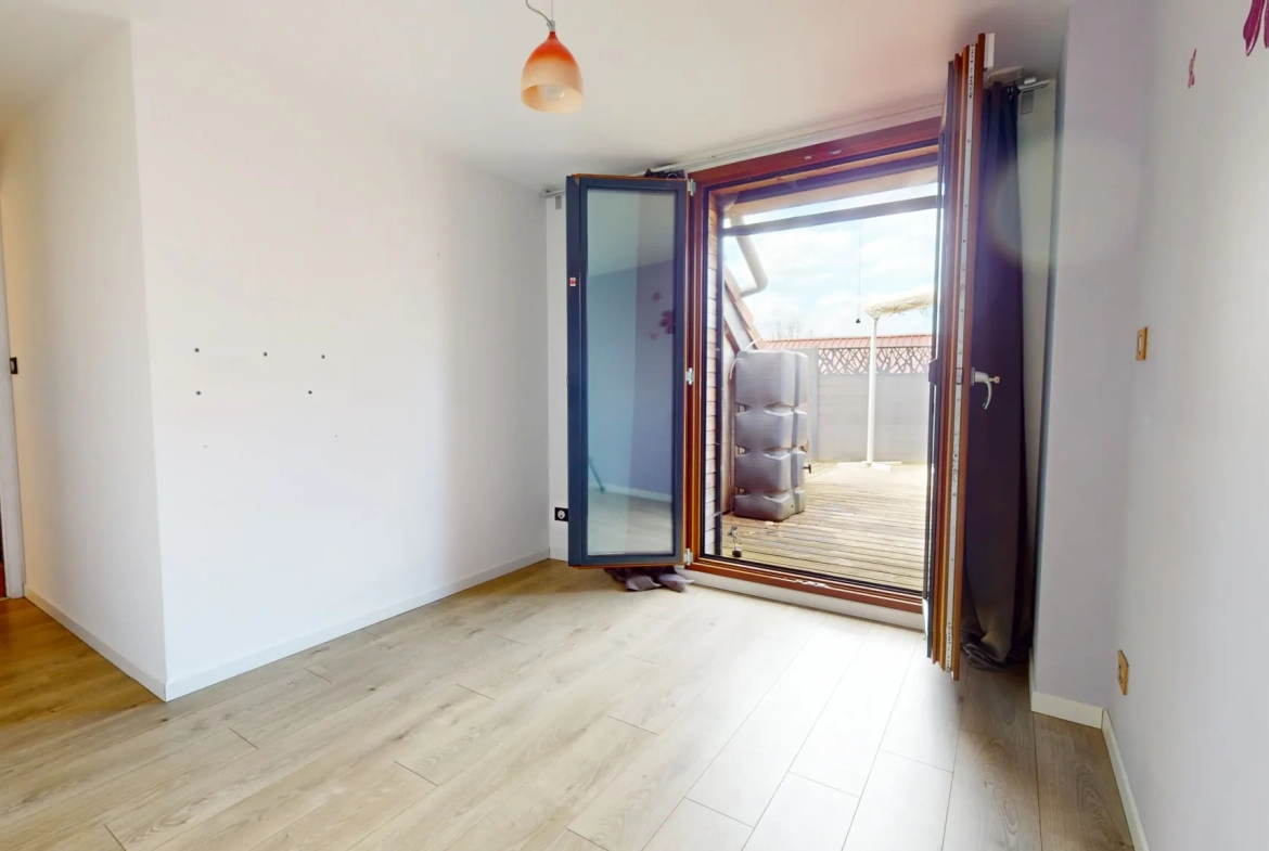 Maison en ossature bois de 130 m² à Evans avec terrasses et garage 