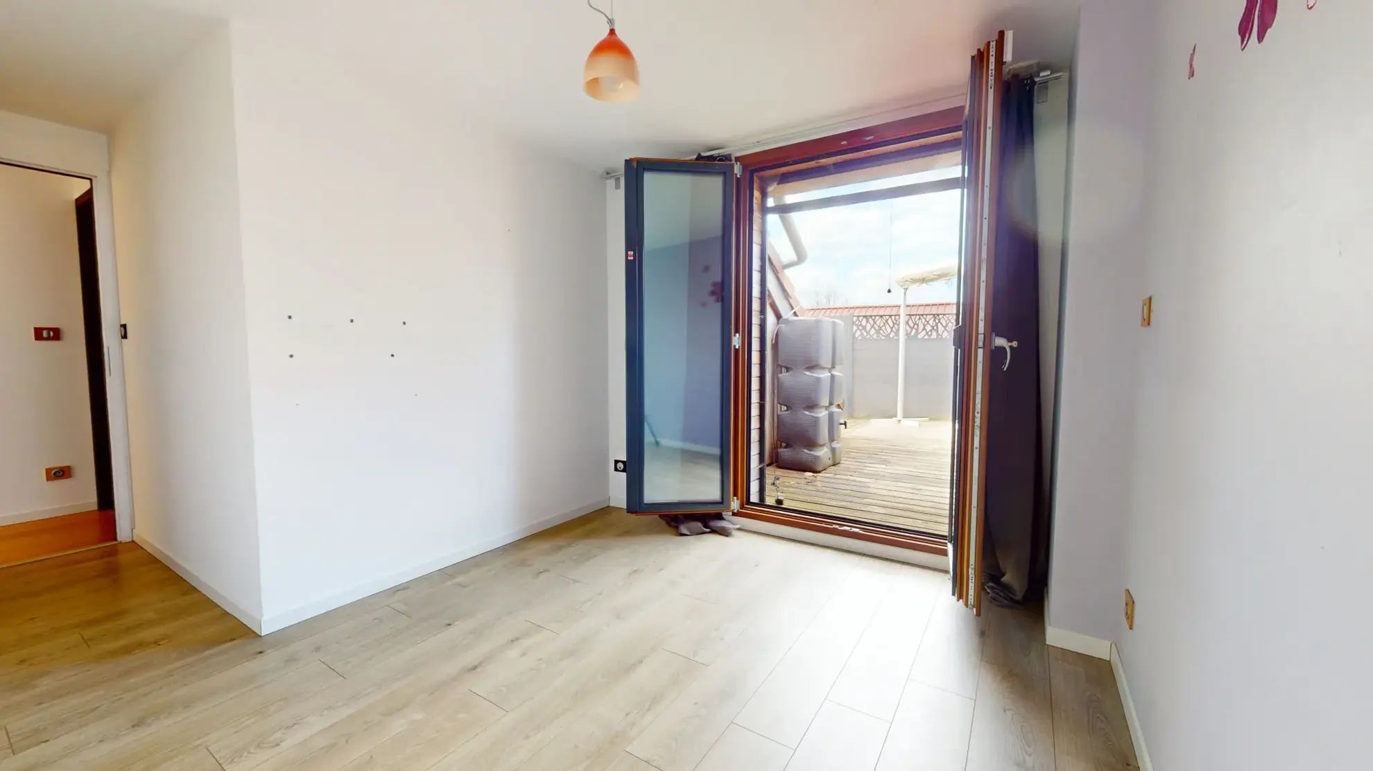 Maison en ossature bois de 130 m² à Evans avec terrasses et garage 