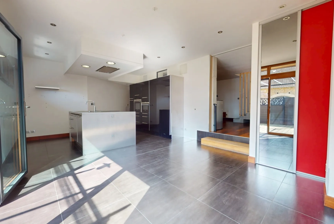 Maison en ossature bois de 130 m² à Evans avec terrasses et garage 