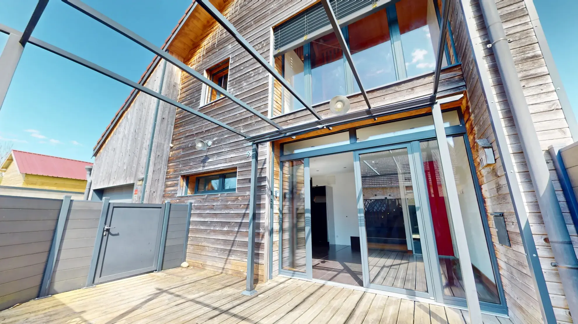 Maison en ossature bois de 130 m² à Evans avec terrasses et garage 