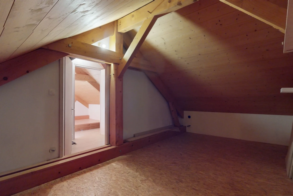 Maison en ossature bois de 130 m² à Evans avec terrasses et garage 