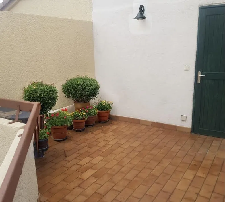 Appartement 2 pièces à Istres de 31 m² avec jardin et stationnement 