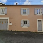 Maison de ville divisée en deux logements avec cave, garage et cour à Saint-Gervais d'Auvergne